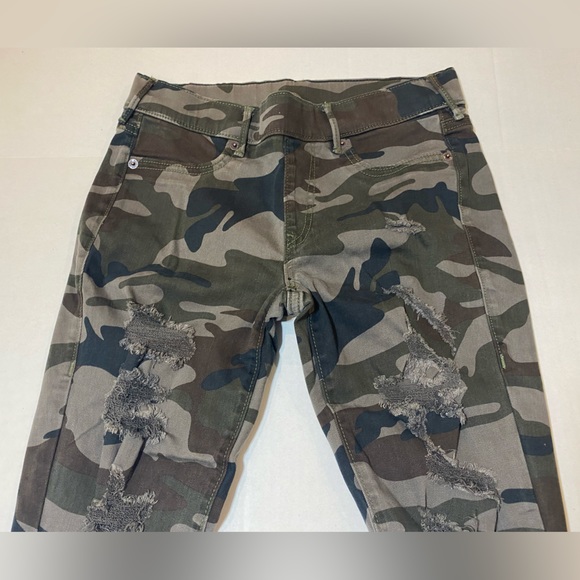 True Religion Camo Distressed Stretch Skinny Pants - Picture 3 of 10